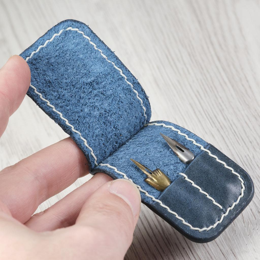 NAVY. Чехол для хранения перьев.