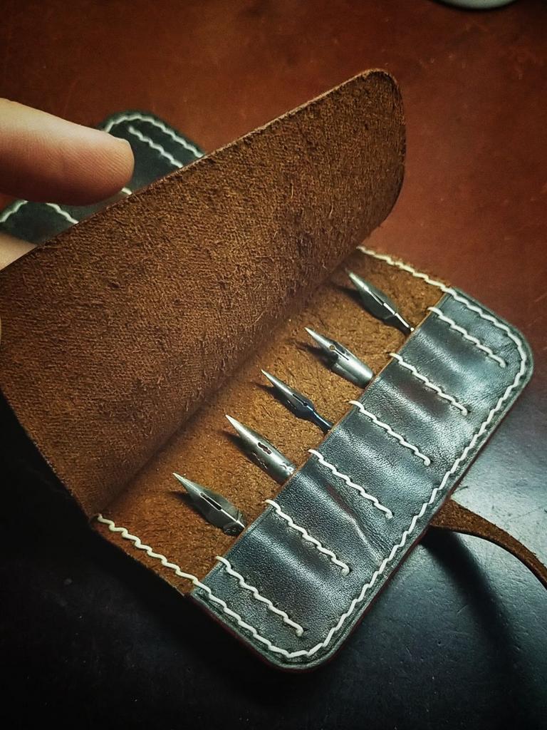 пенал для перьев , nibs case