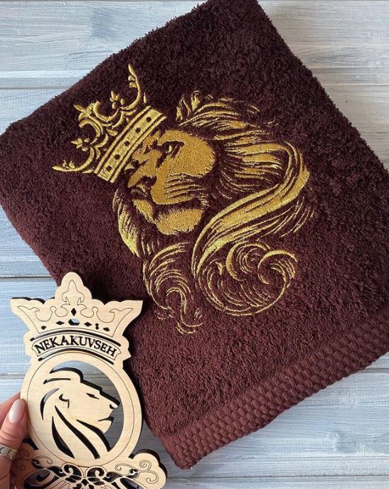 Банное полотенце с вышивкой 140х70 см