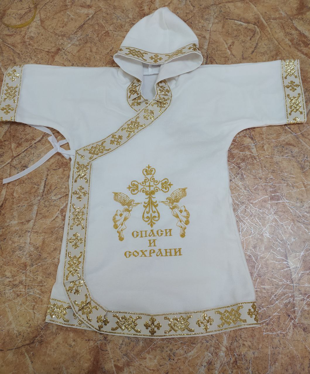 Крестильная рубашка с золотой вышивкой