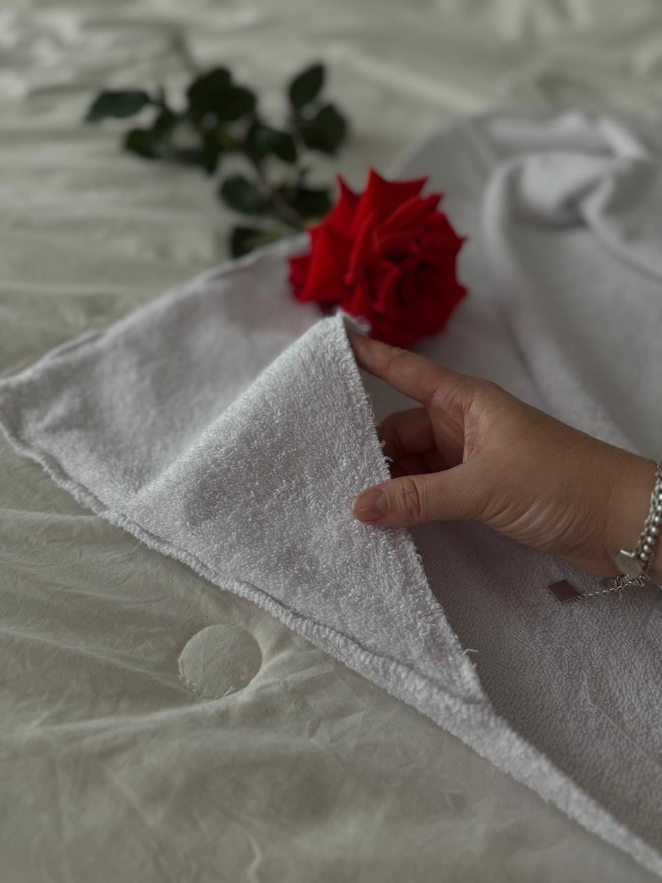 Махровое полотенце с уголком