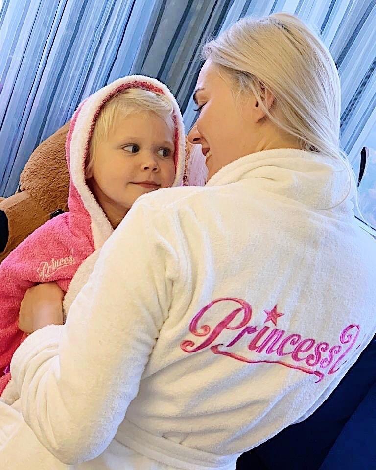 Вышивка на женских халатах