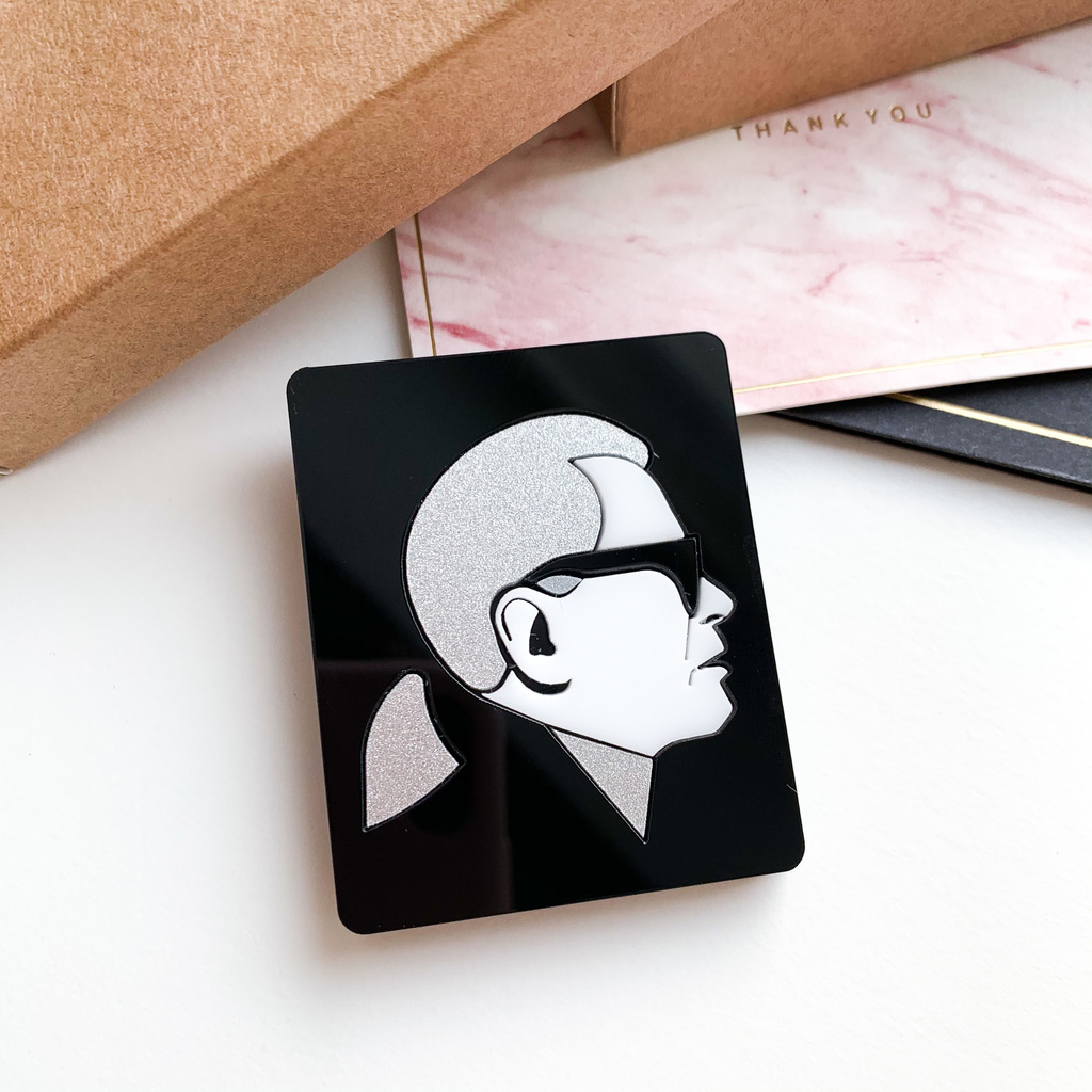 Брошь Карл Лагерфельд