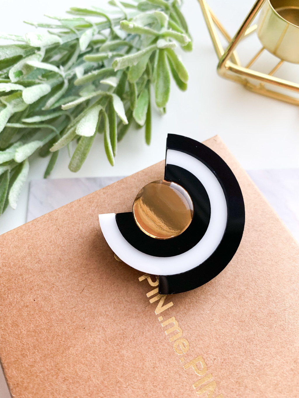 Брошь Сектор