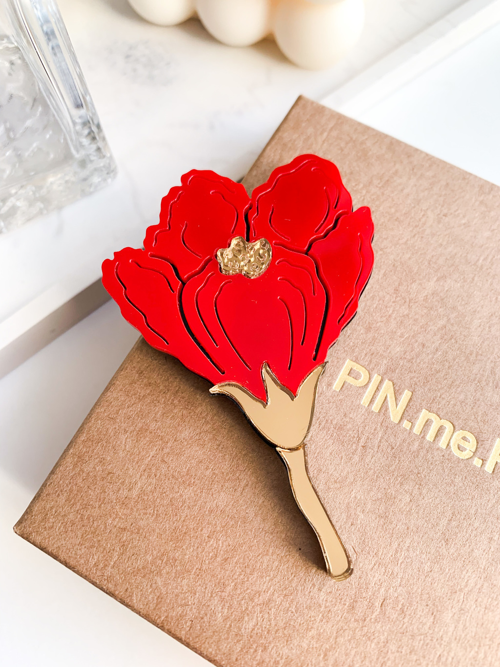 Брошь Крокус красный