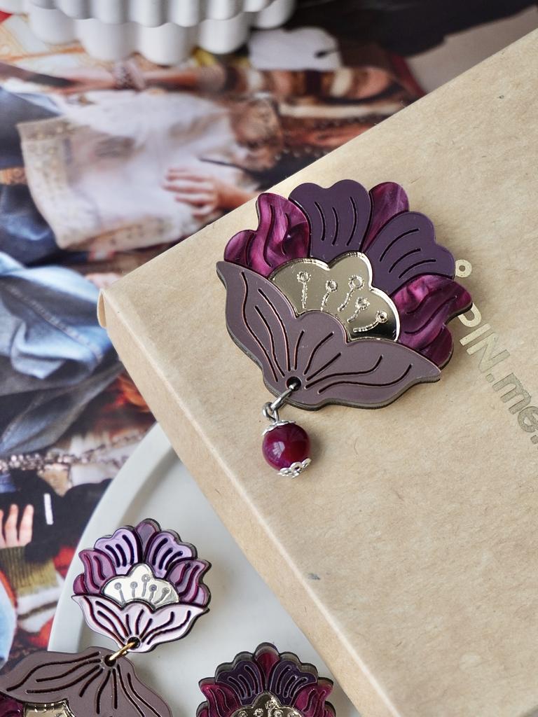 Брошь Камелия