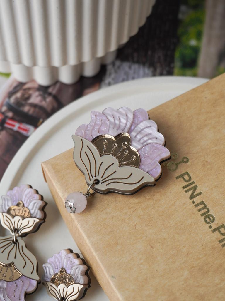 Брошь Камелия