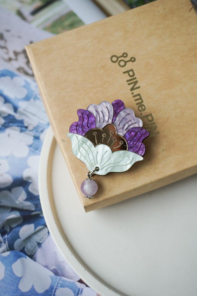 Брошь Камелия