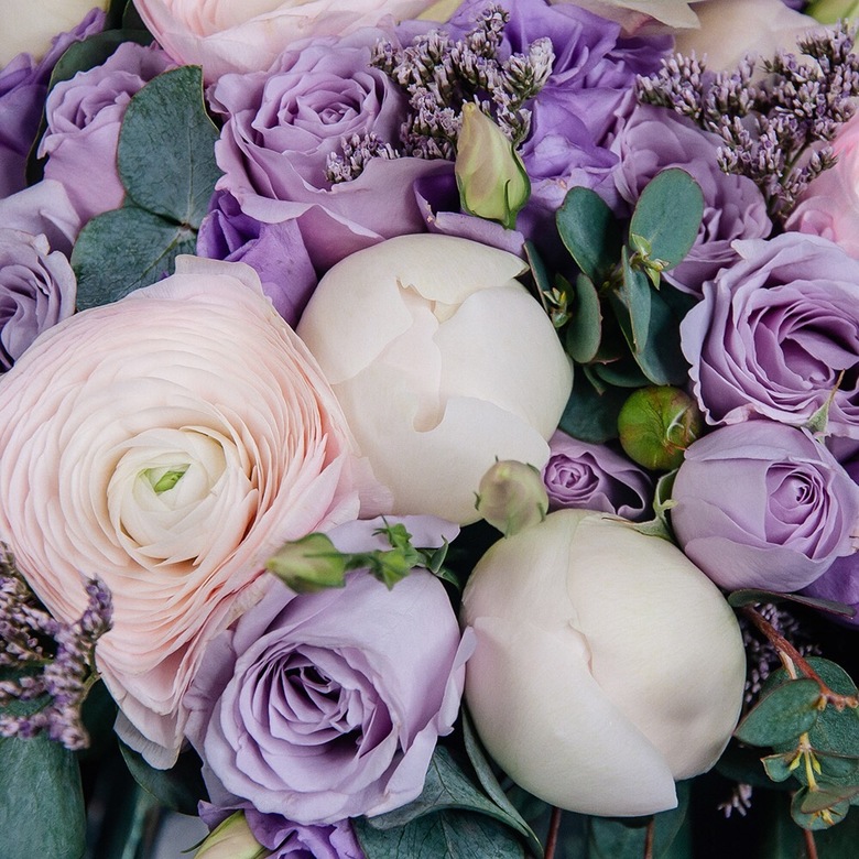 Свадебный букет невесты с орхидеями, пионами, розами и ранункулюсом 0066