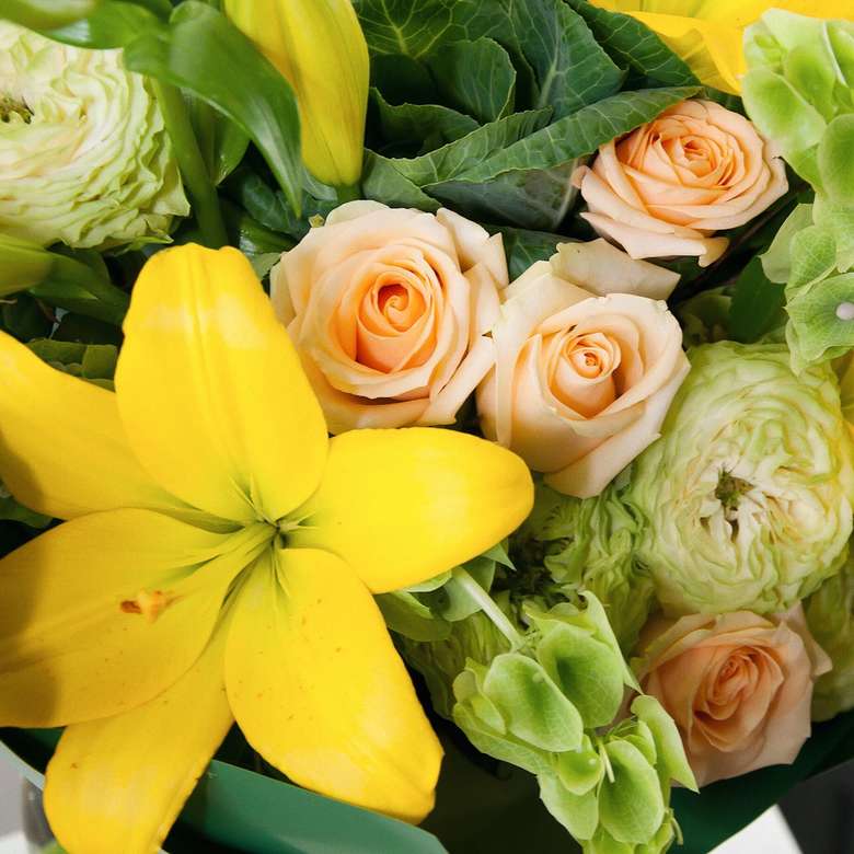 Авторский букет из лилий, роз и брасики 0097