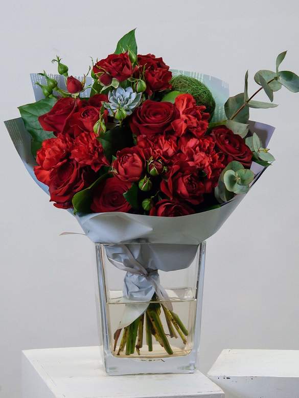 Букет с гвоздикой, розой и эвкалиптом 0103