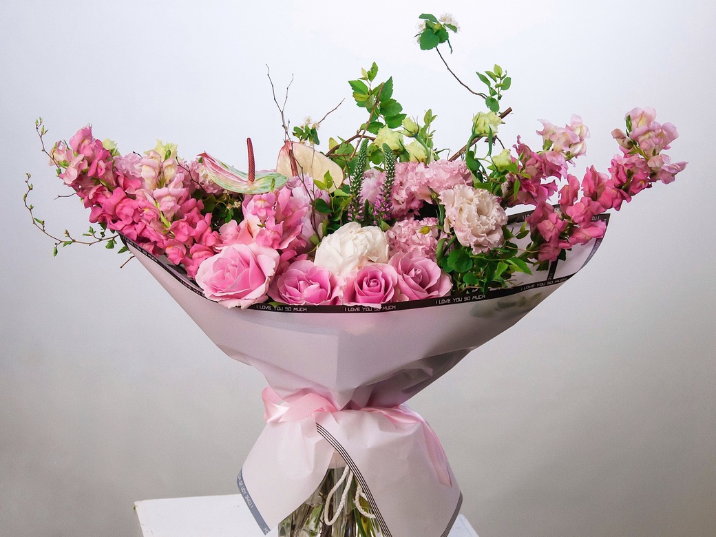 Авторский букет с антуриумом, эустомой и вероникой 0108