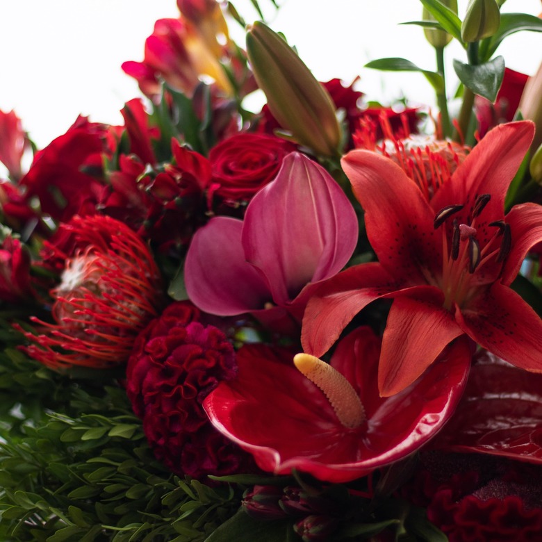 Яркий букет с альстромерией, розой, лилией и каллами 0144