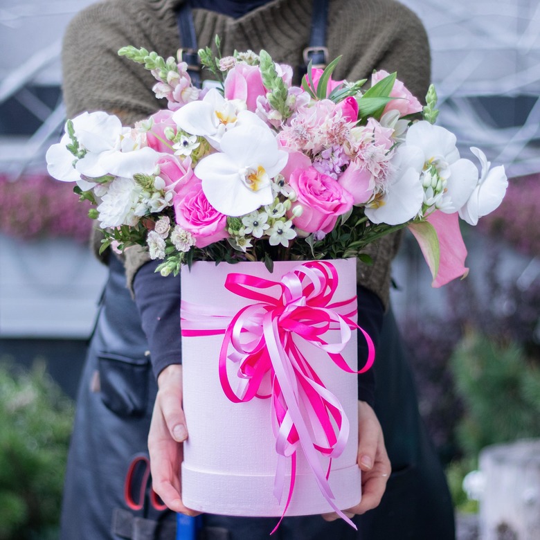 Коробка с орхидеей, антуриумом и розой 0178