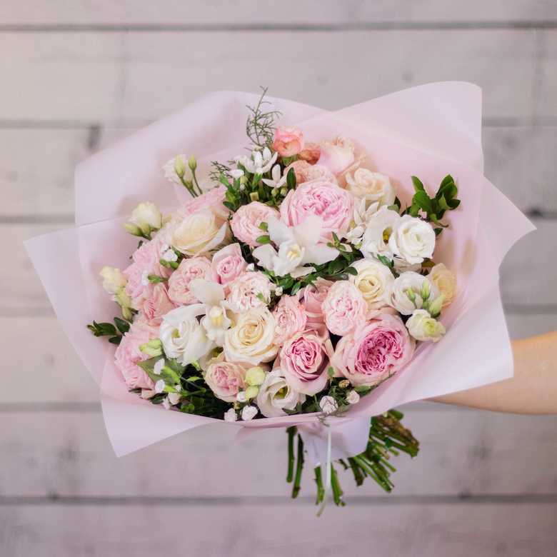 Букет с розой и орхидеей 0208