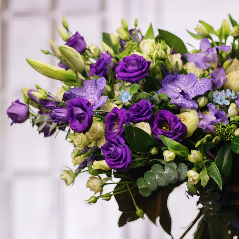 Авторский букет с орхидеей, фрезией и оксипиталумом 0238