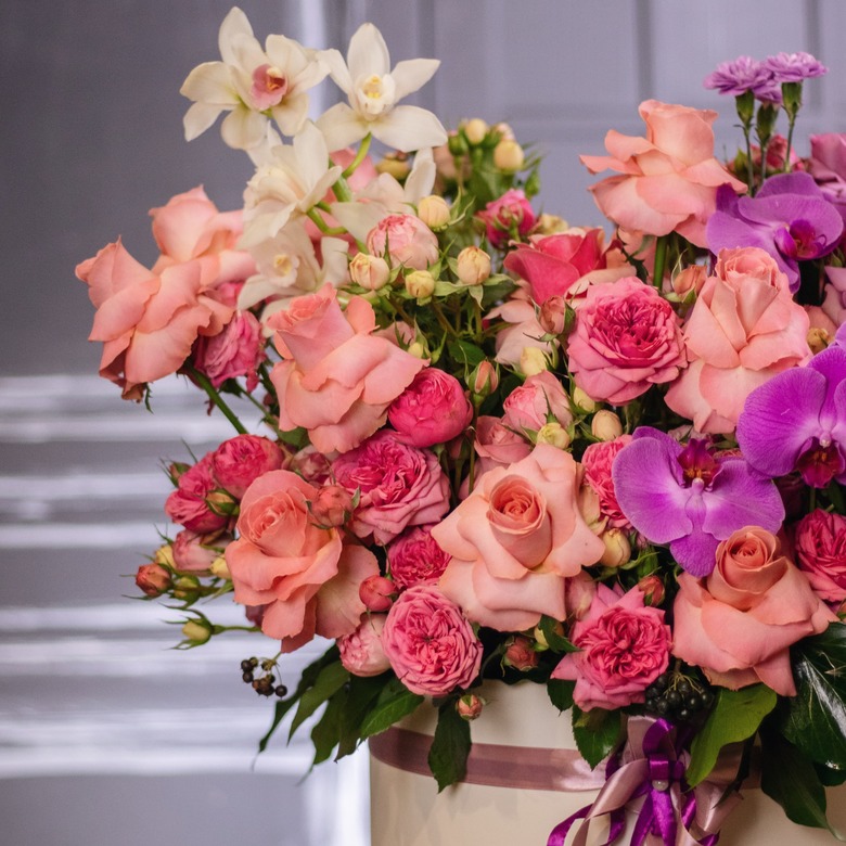 Авторская коробка с розой, гвоздикой и орхидеей 0253