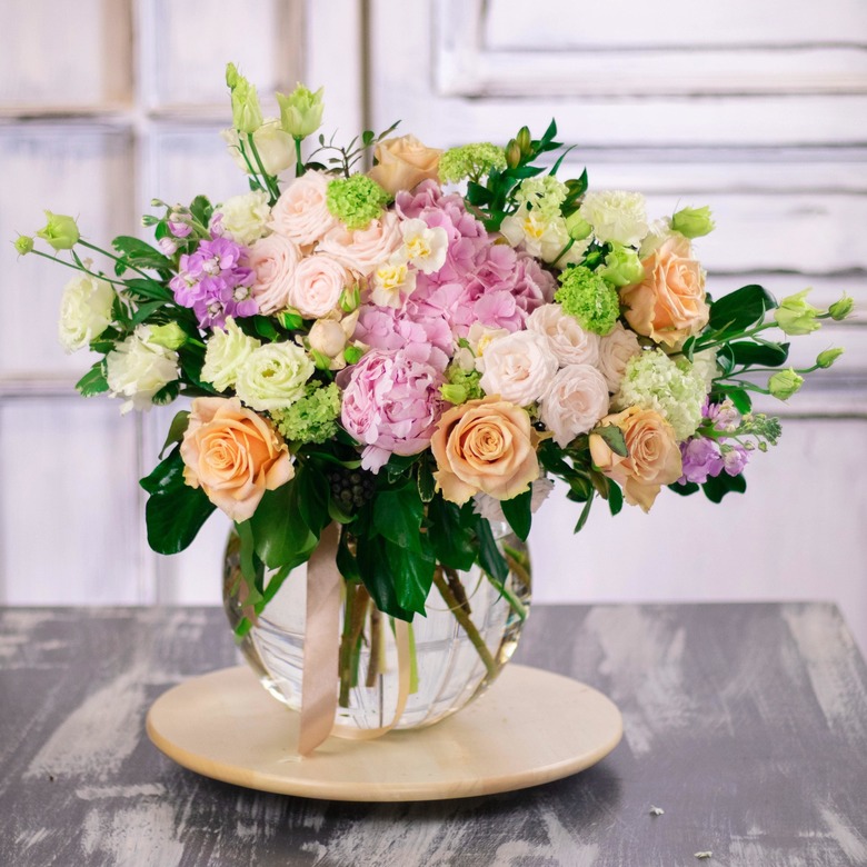 Букет с гортензией, пионами, маттиолой и розой 0264