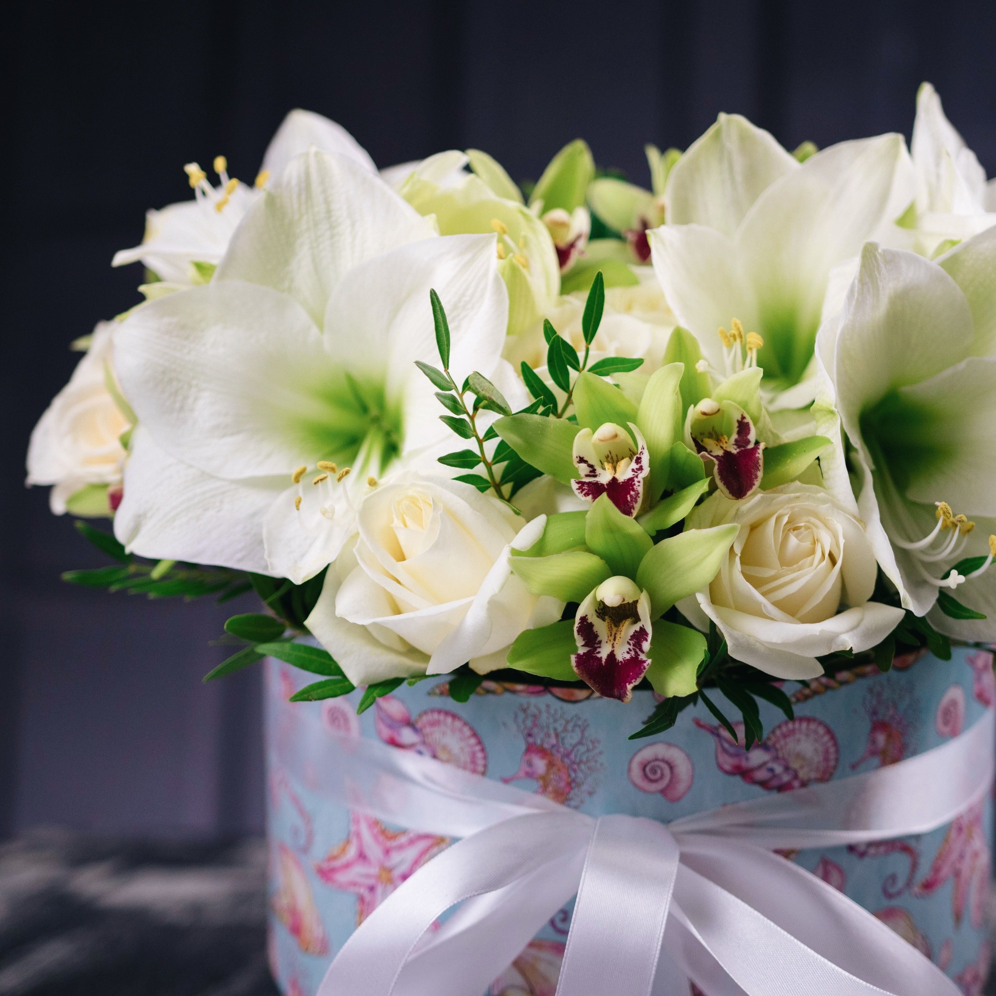 Коробка с орхидеей, розой и амарилисом 0293