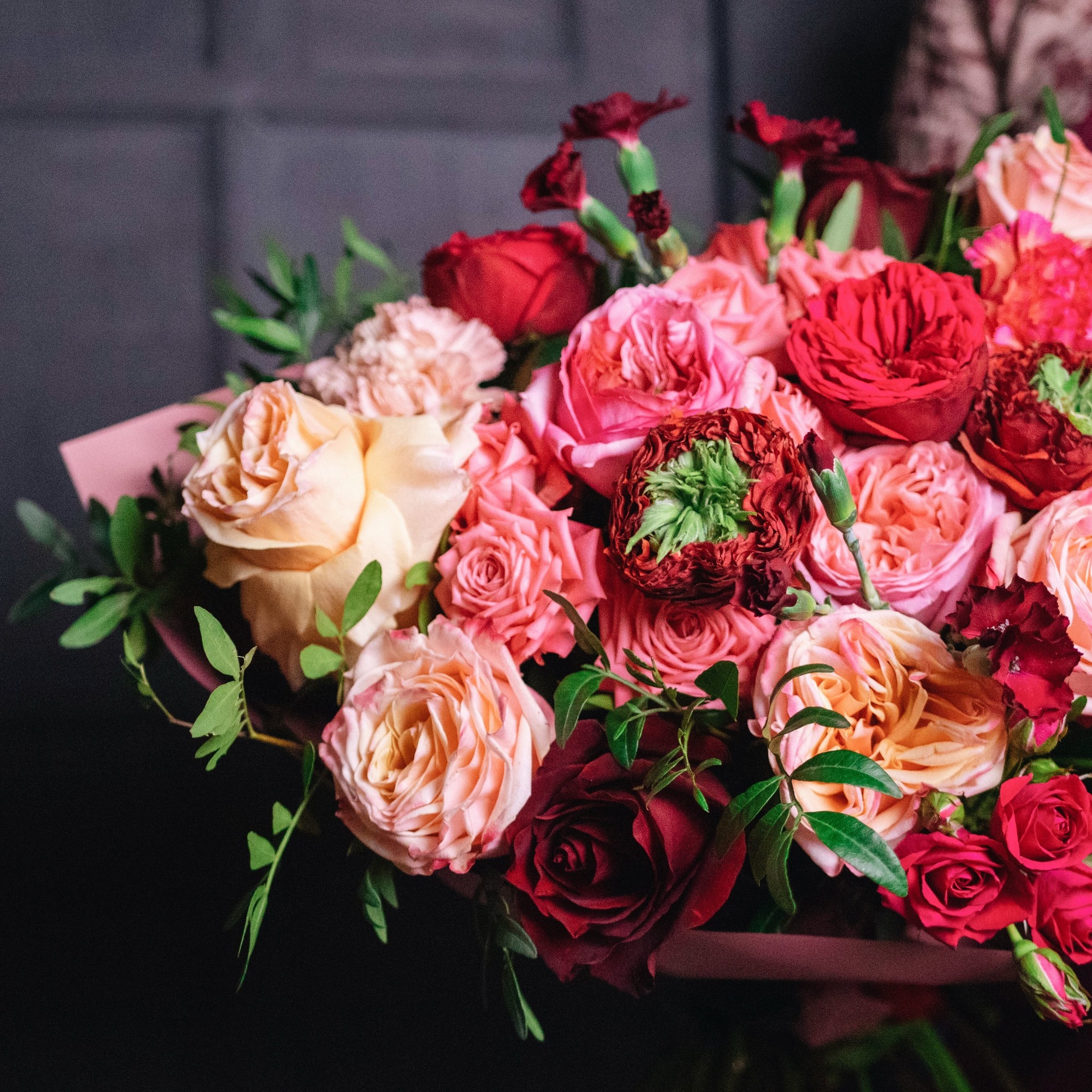 Букет с розой и гвоздикой 0351