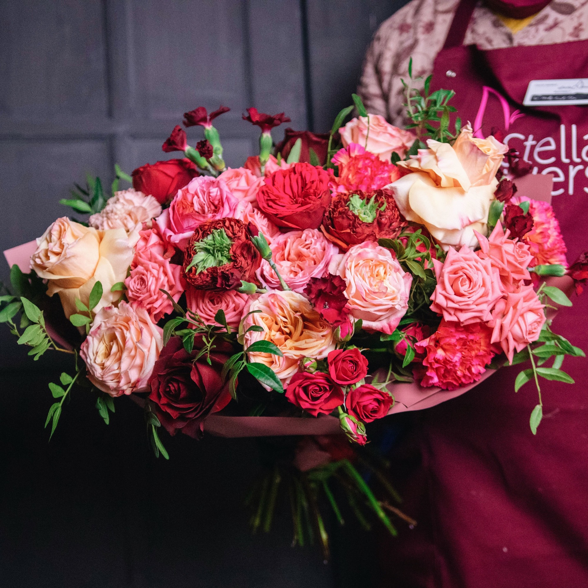 Букет с розой и гвоздикой 0351