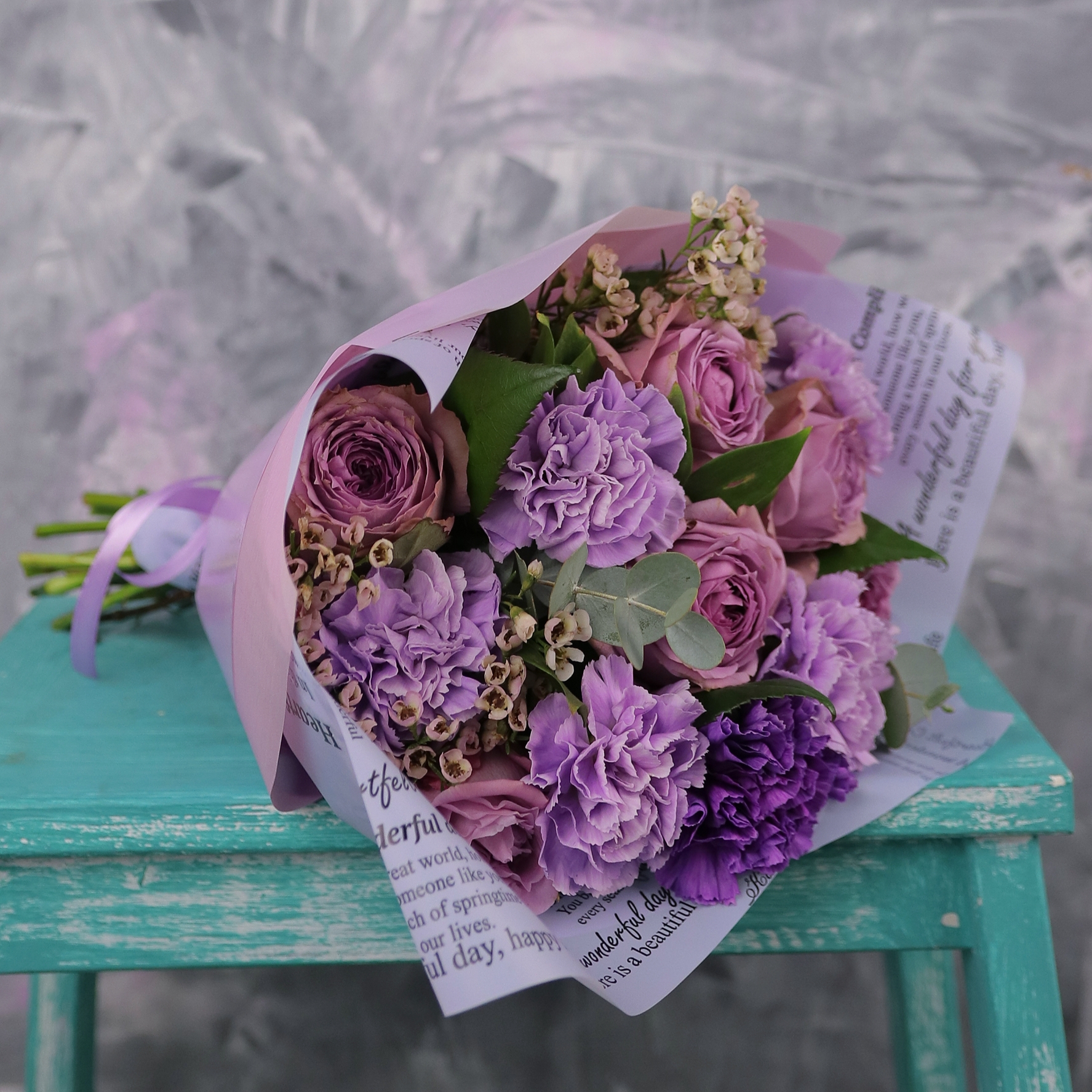 Букет с розами и диантусами в сиреневой гамме 0362