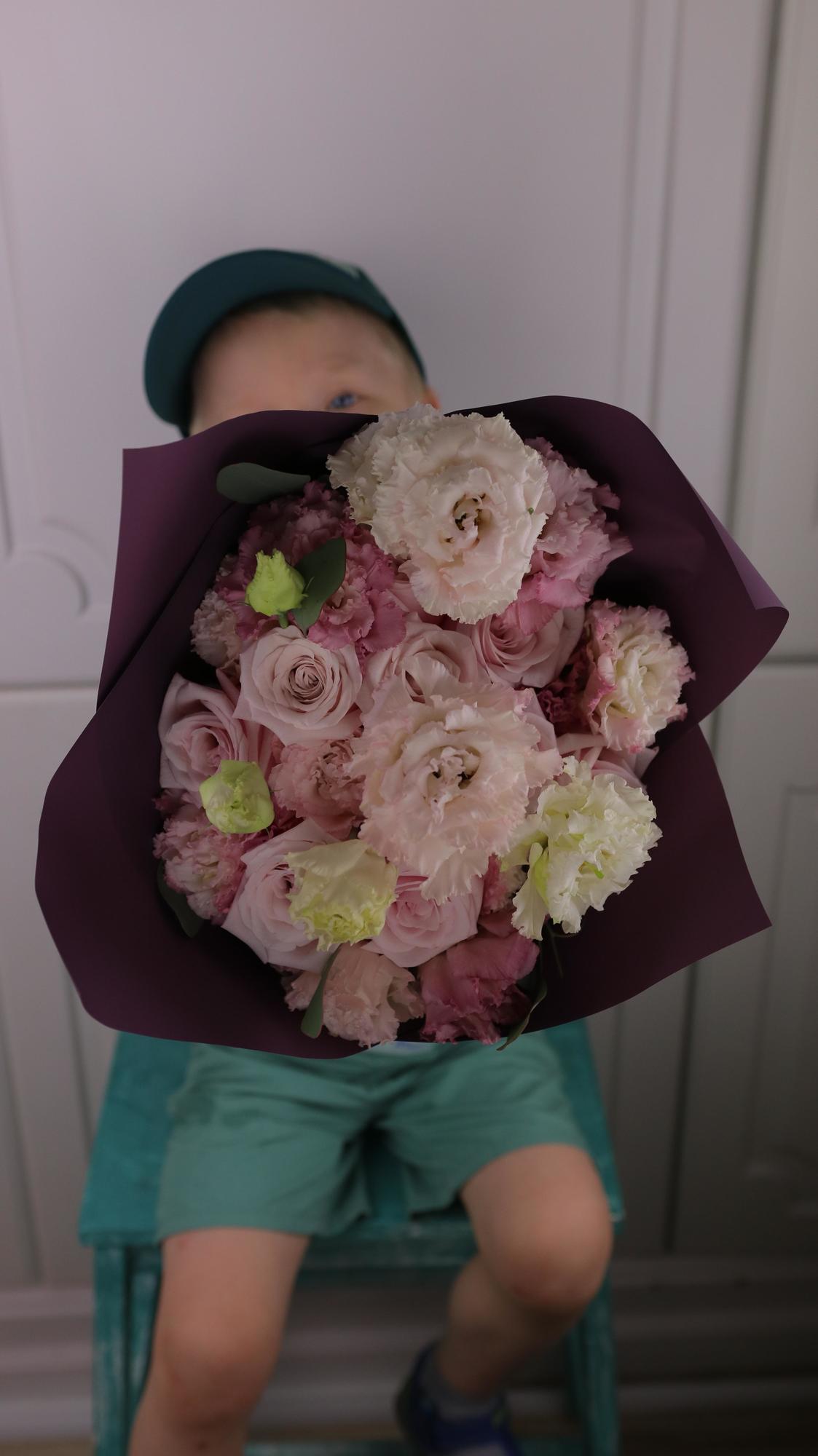 Букет с розами и эустомой в розовой гамме 0366