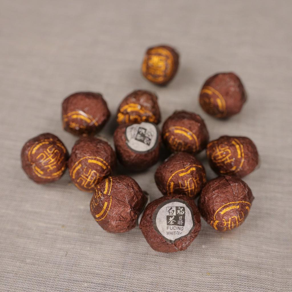 Белый чай, шары, Лао Шоу Мей, Фудин весна 2015 г.