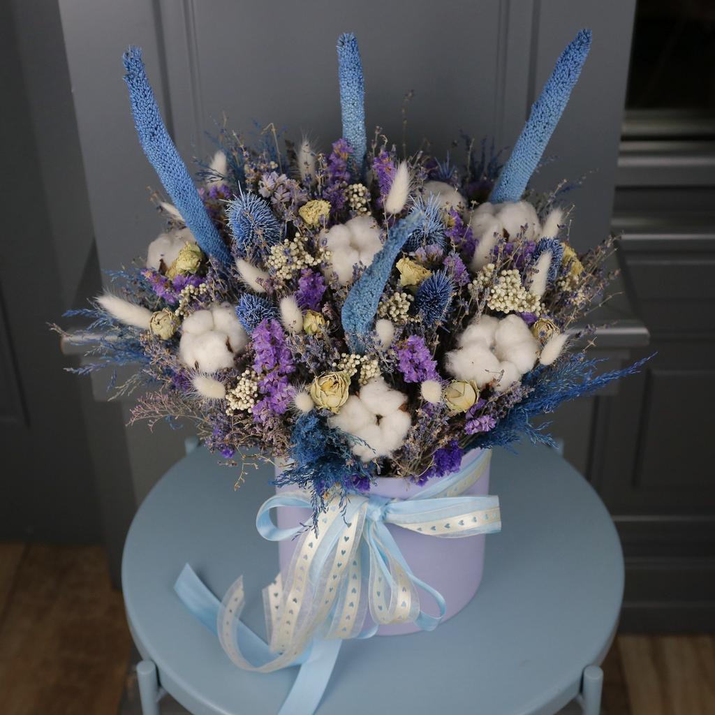 Композиция из сухоцветов в сиреневой гамме с лавандой