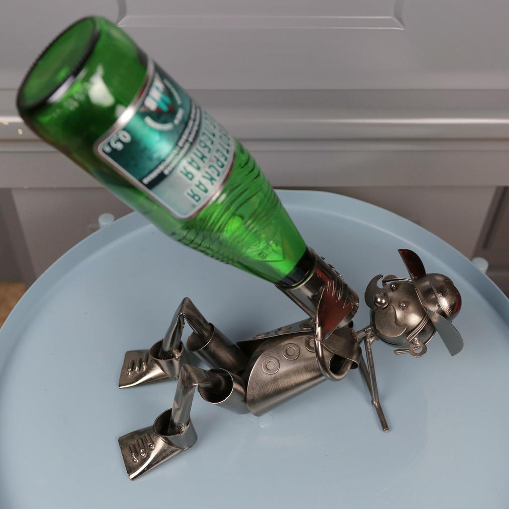 Держатель для бутылки "Усатый отдыхающий" металл