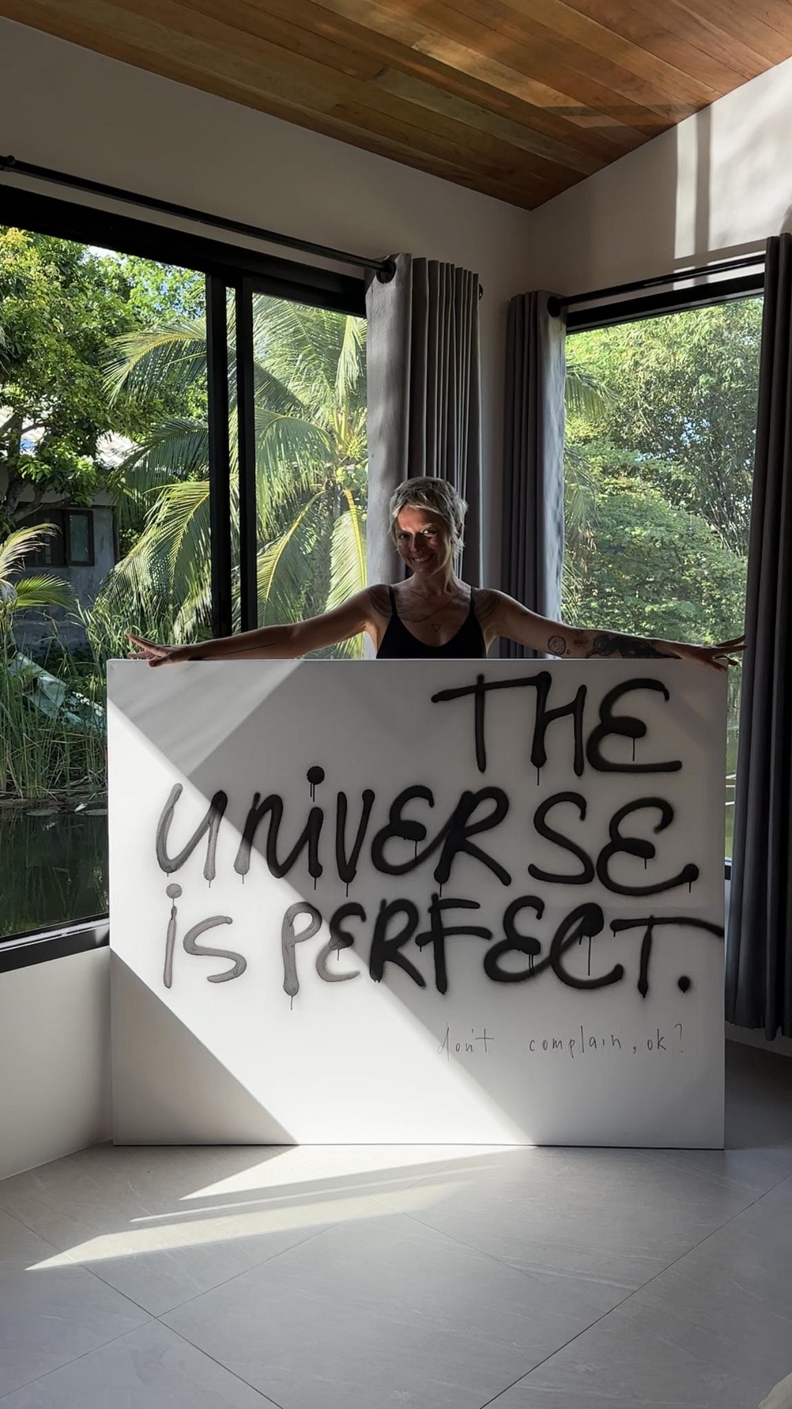 THE UNIVERSE IS PERFECT // выбери цвет
