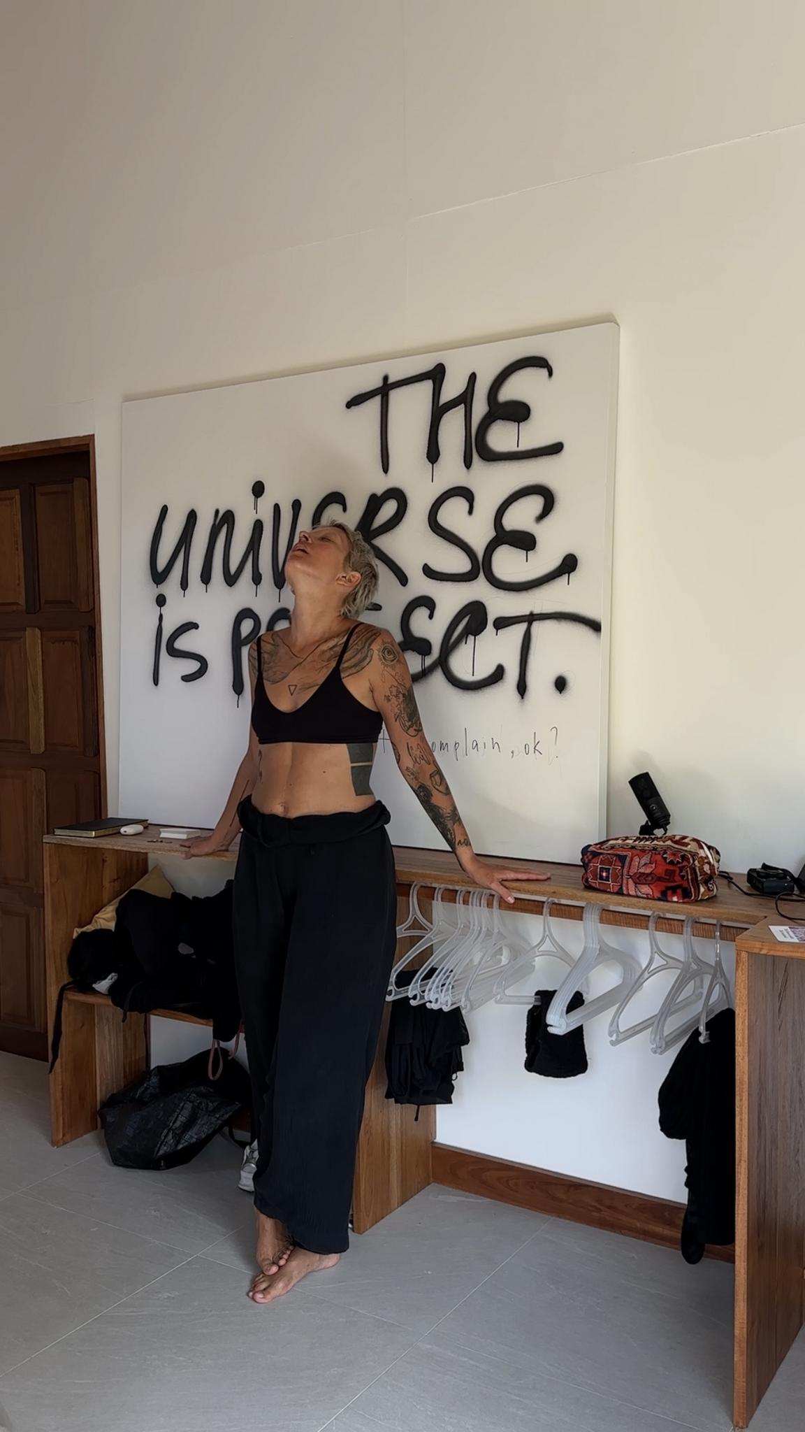 THE UNIVERSE IS PERFECT // выбери цвет
