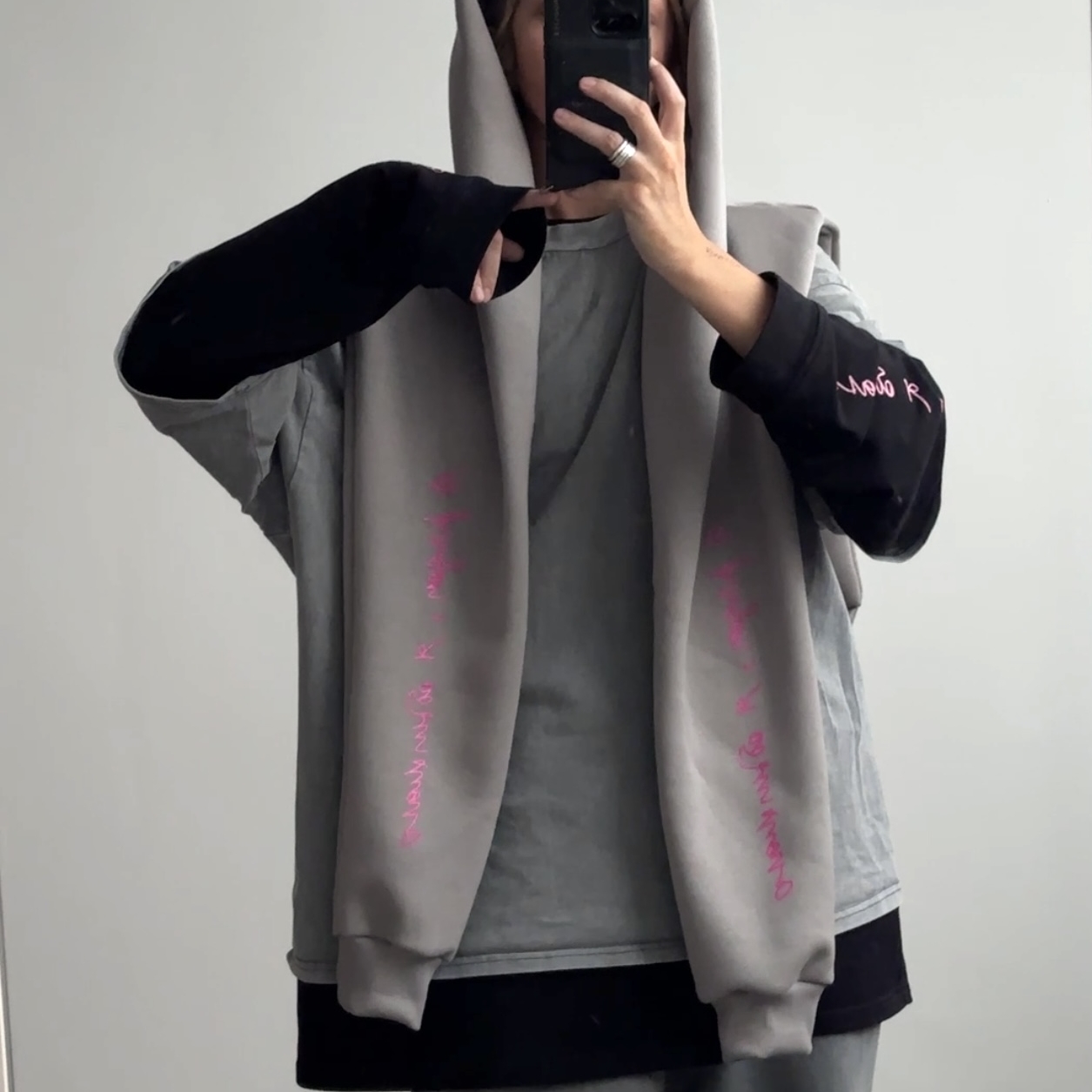 серый капюшон с рукавами //любовь любовь любовь