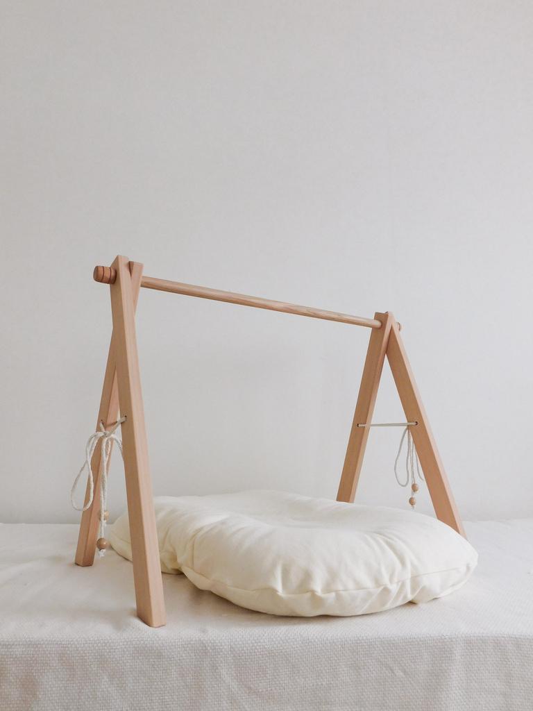 Деревянная стойка-тренажер Монтессори