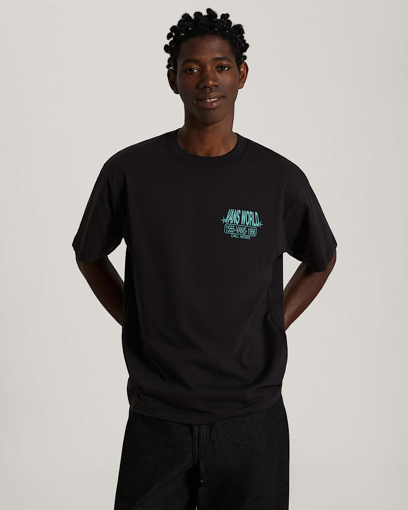 ФУТБОЛКА VANS WORLD INTL SS TEE BLACK