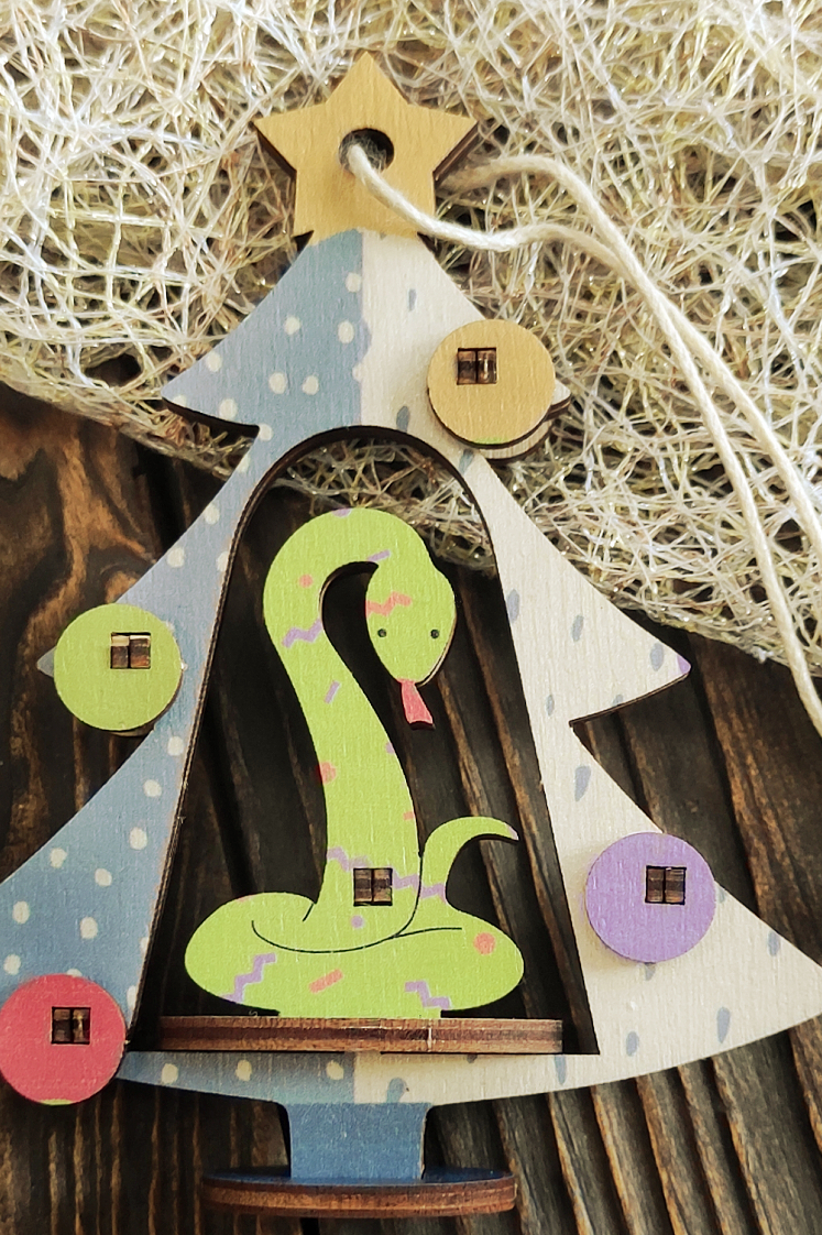 ЗМЕЯ С ЕЛОЧКОЙ