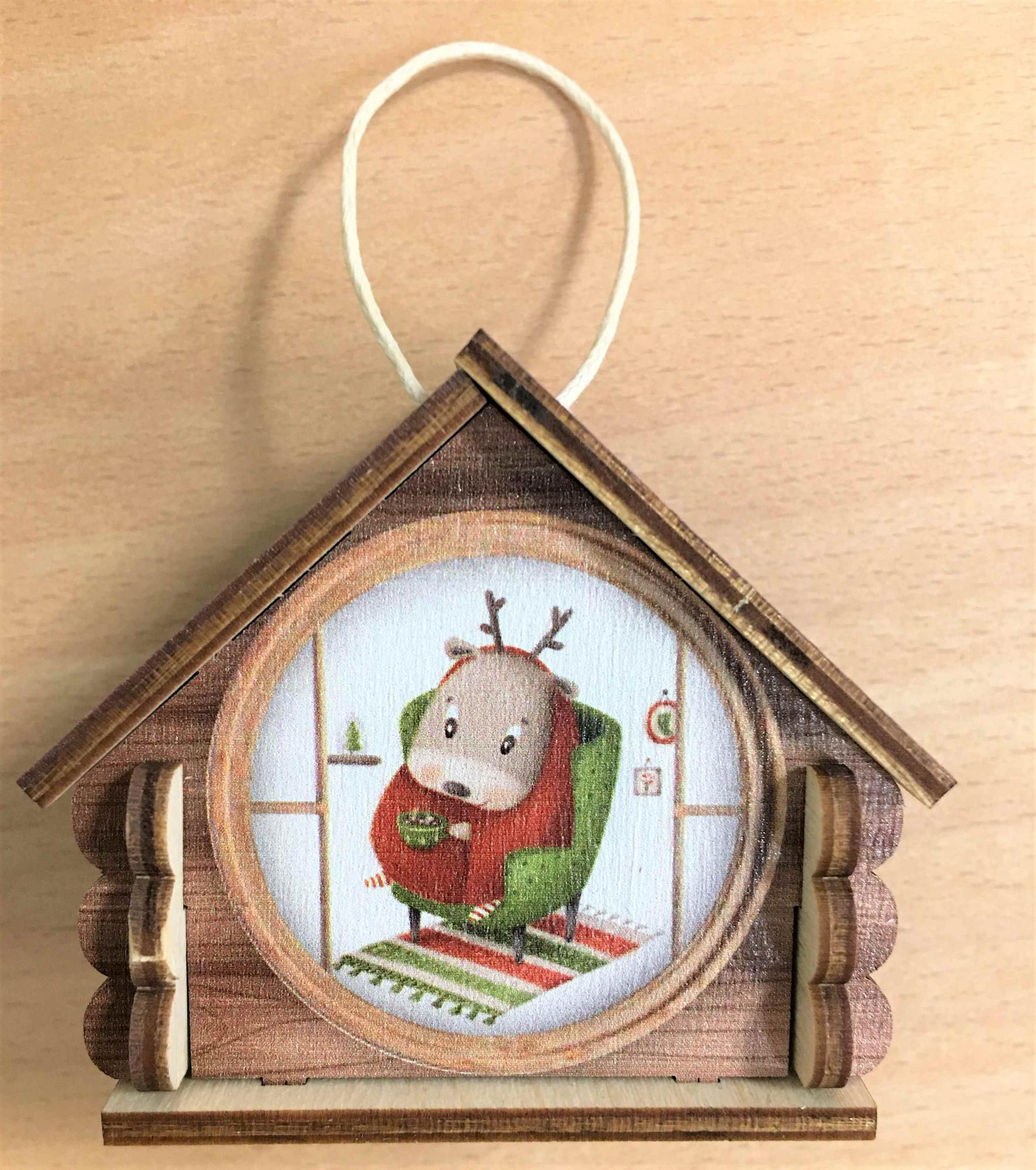 ОЛЕНЬ В ДОМИКЕ