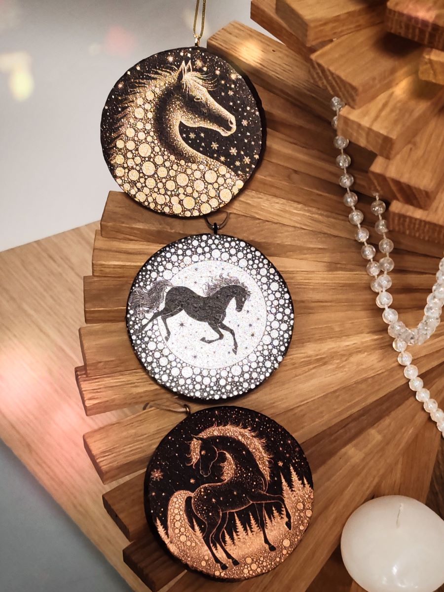 ИГРУШКА ИЗ СРЕЗА "СИМВОЛ ГОДА ЛОШАДЬ"  МЕТАЛЛИК