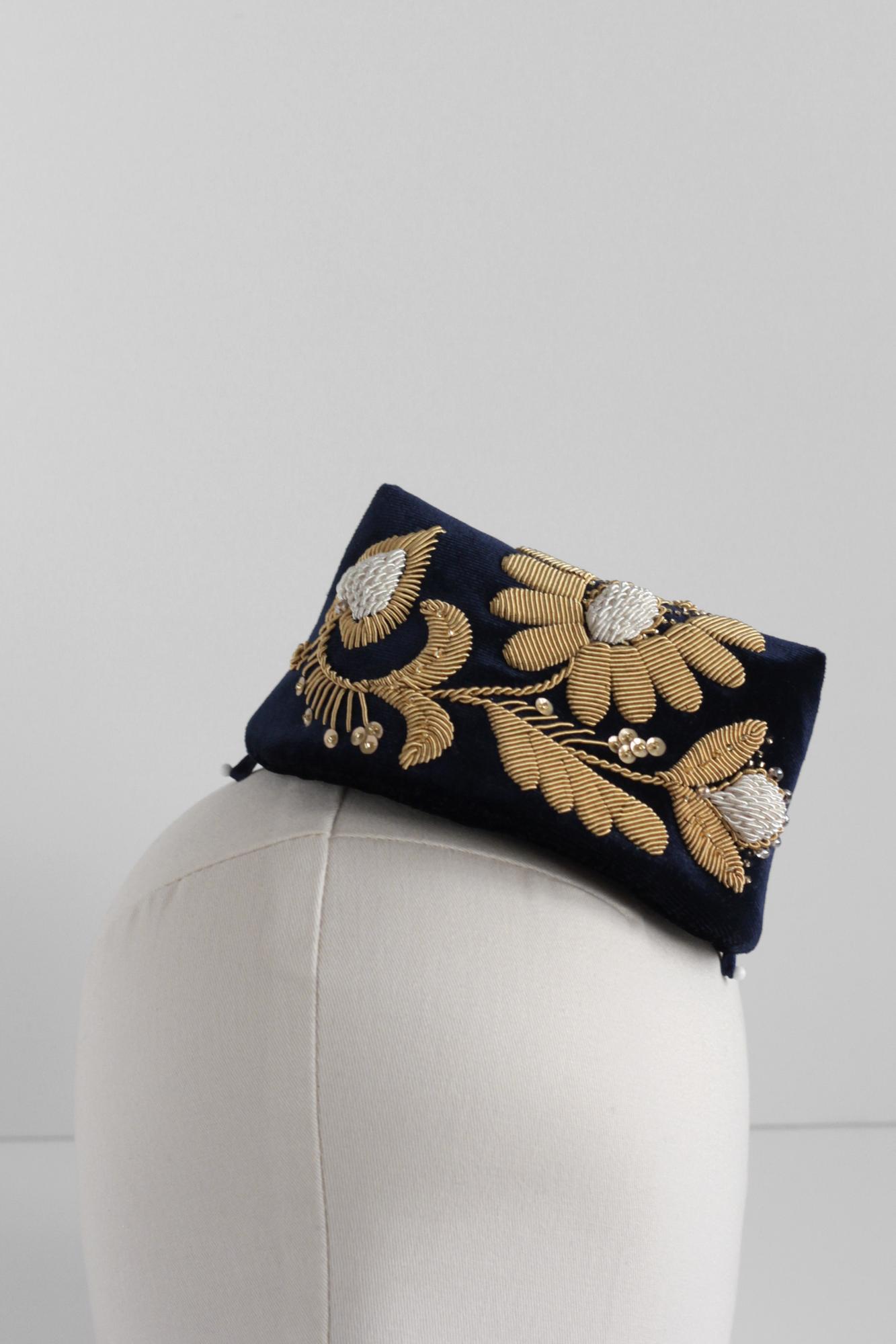 ТАКТА-КАЛФАК, тёмно-синий бархат с ручной золотной вышивкой