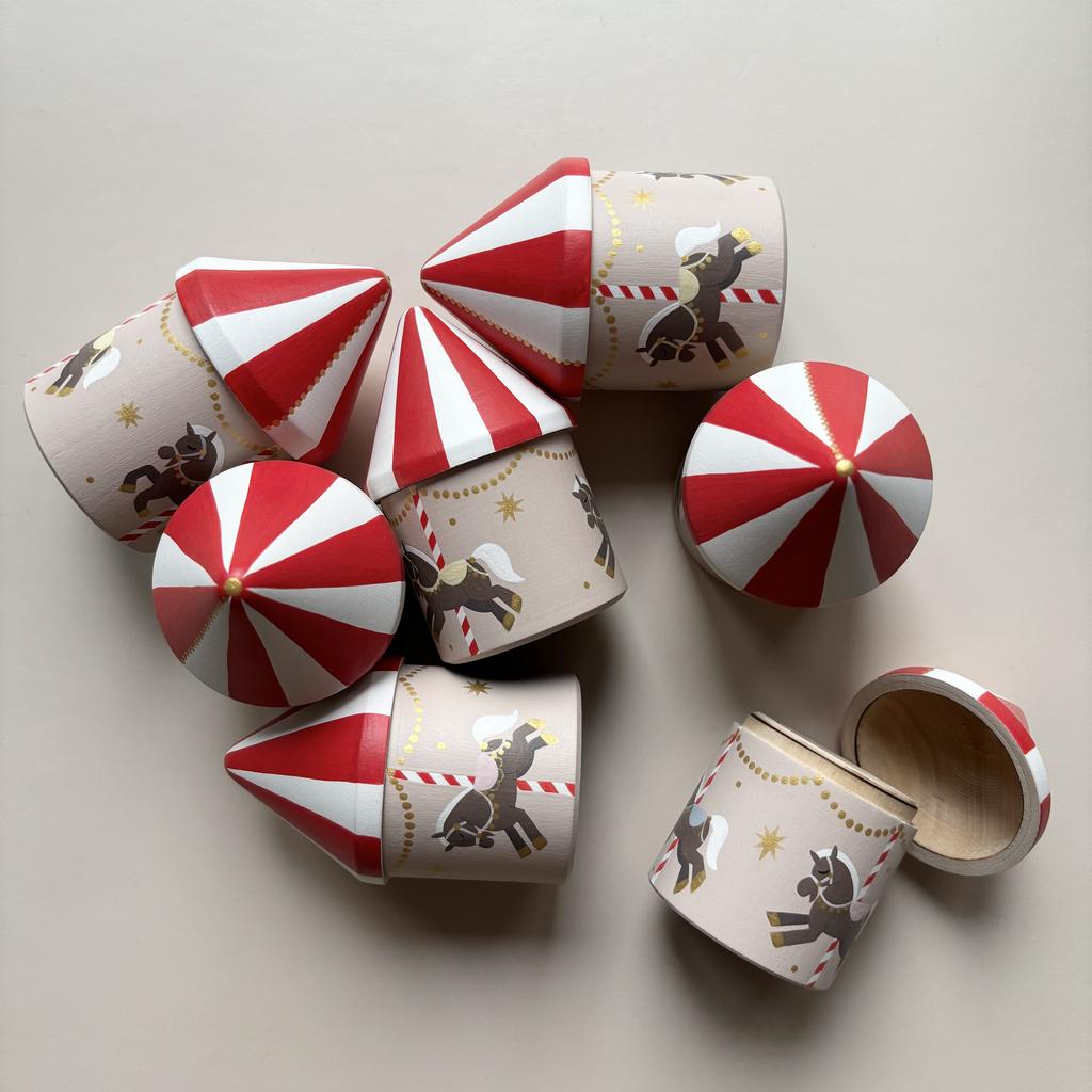 Карусель, открывающаяся елочная игрушка