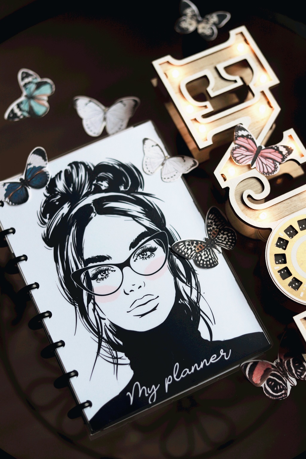 Планнер с черными страницами