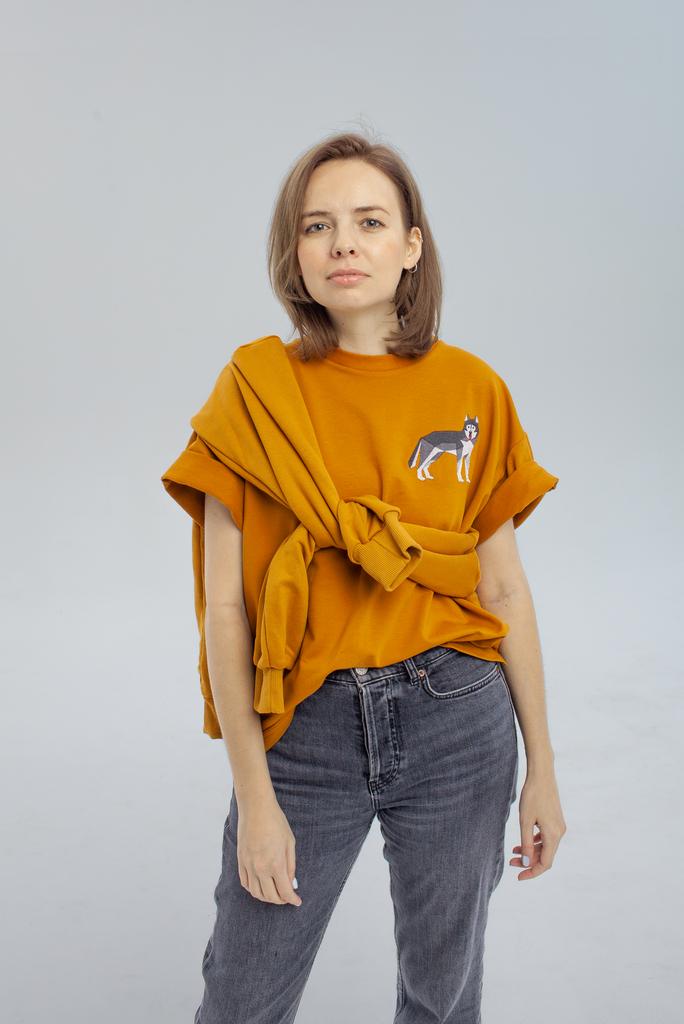 Футболка плотная охра с вышивкой