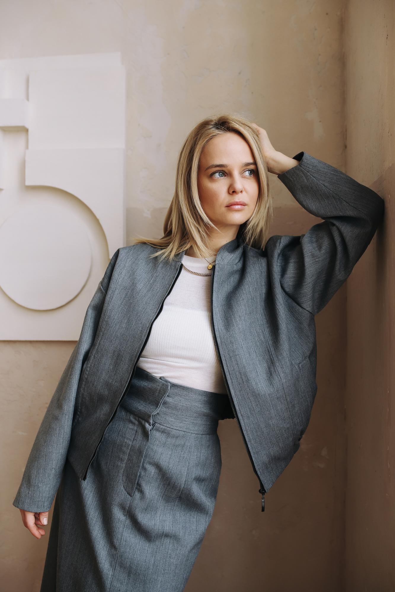 Бомбер серый меланж из костюмной шерсти