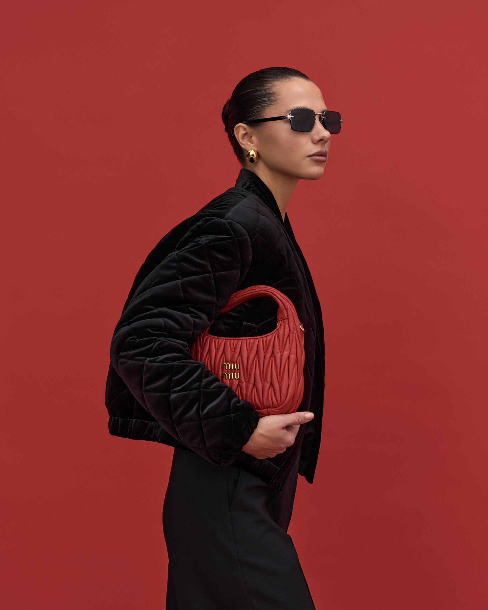 Бомбер бархатный BEAUMONDE