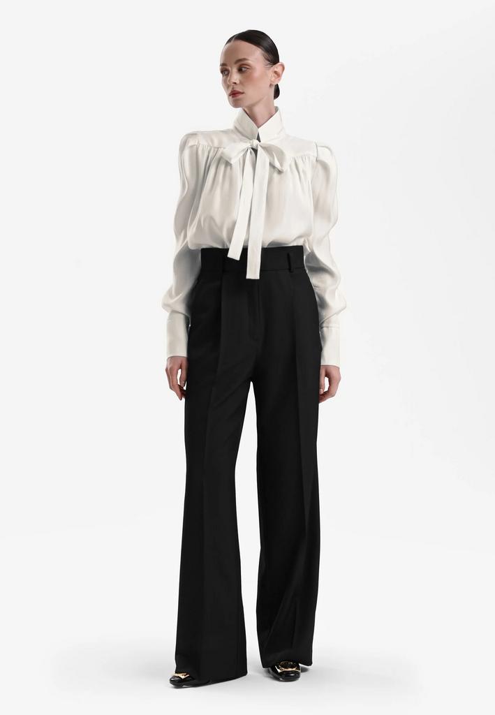 Блузка с французским изяществом