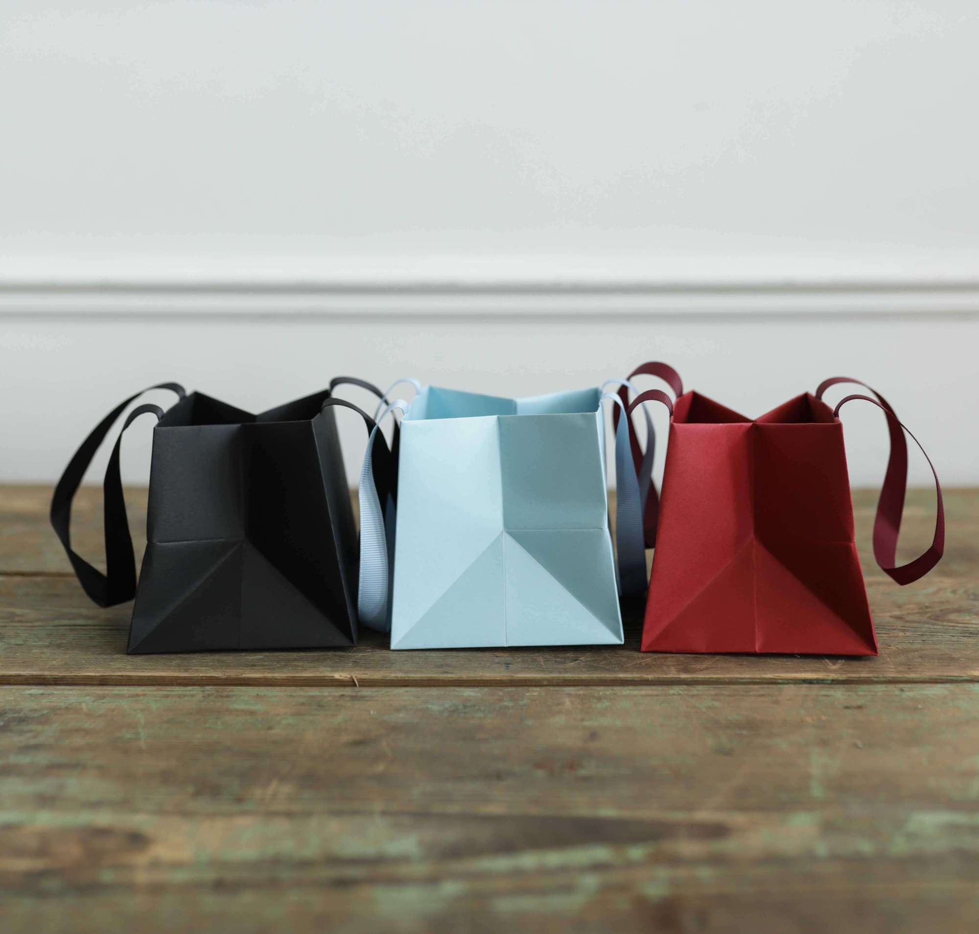 Пакет однотонный квадрат 10x10x10