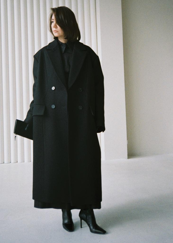 Пальто черное с рельефами