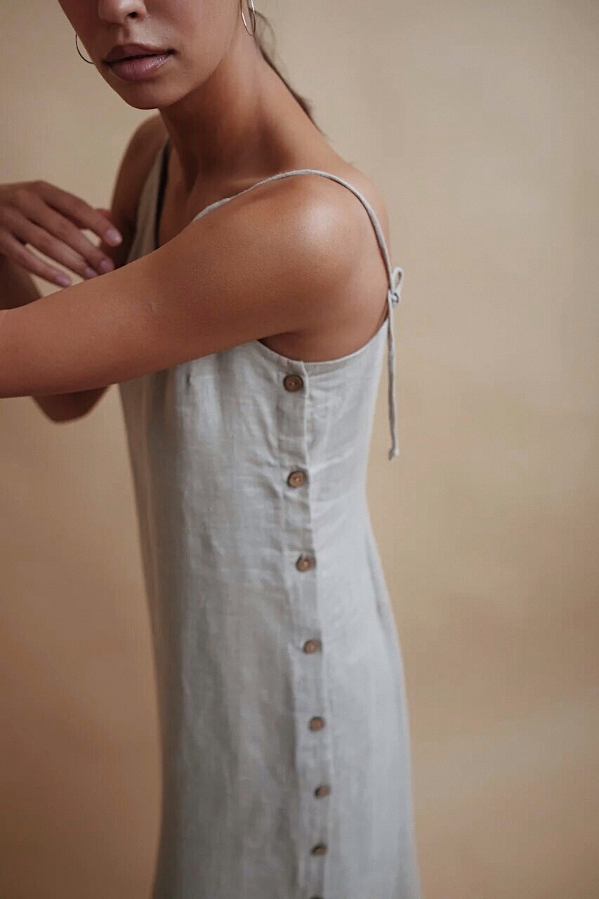 ПЛАТЬЕ С БОКОВЫМ РАЗРЕЗОМ  AYA