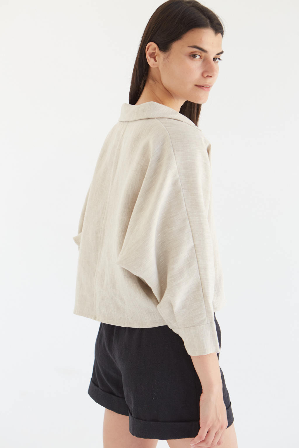 РУБАШКА УКОРОЧЕННАЯ ИЗ НАТУРАЛЬНОГО ЛЬНА