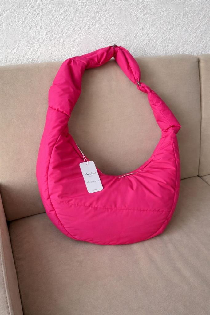 РОЗОВАЯ СУМКА ИЗ ДУТОГО ВОДОНЕПРОНИЦАЕМОГО ТЕКСТИЛЯ